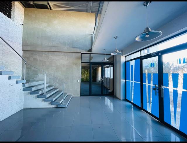 1,884M² OFFICE FOR SALE IN HALFWAY HOUSE